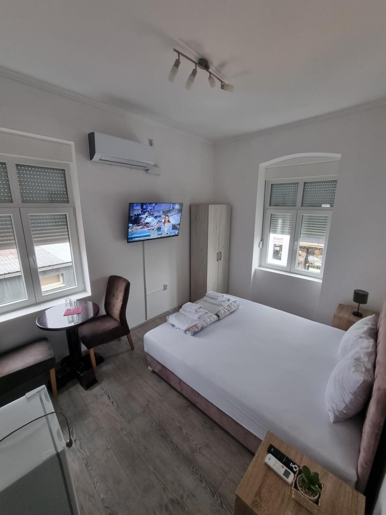 Tabacco Rooms Obrenovac  Екстер'єр фото